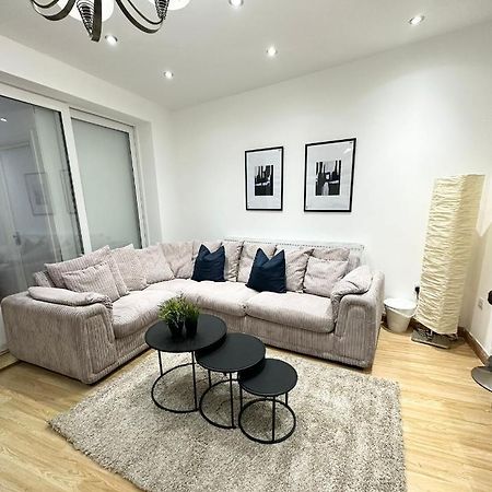London Charm - Stylish Room In Spacious Home Экстерьер фото