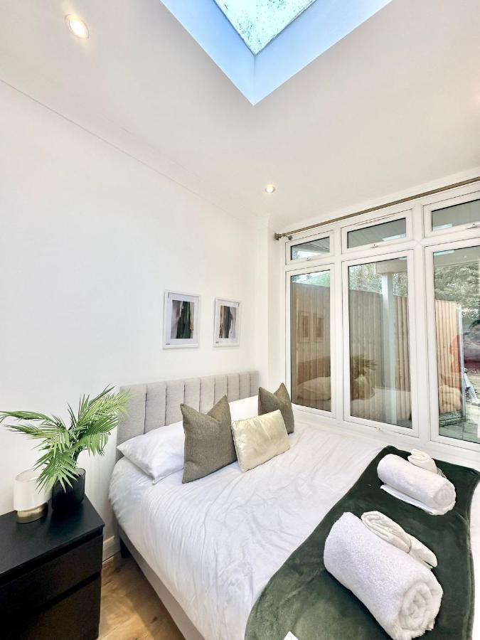 London Charm - Stylish Room In Spacious Home Экстерьер фото