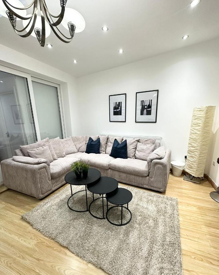 London Charm - Stylish Room In Spacious Home Экстерьер фото